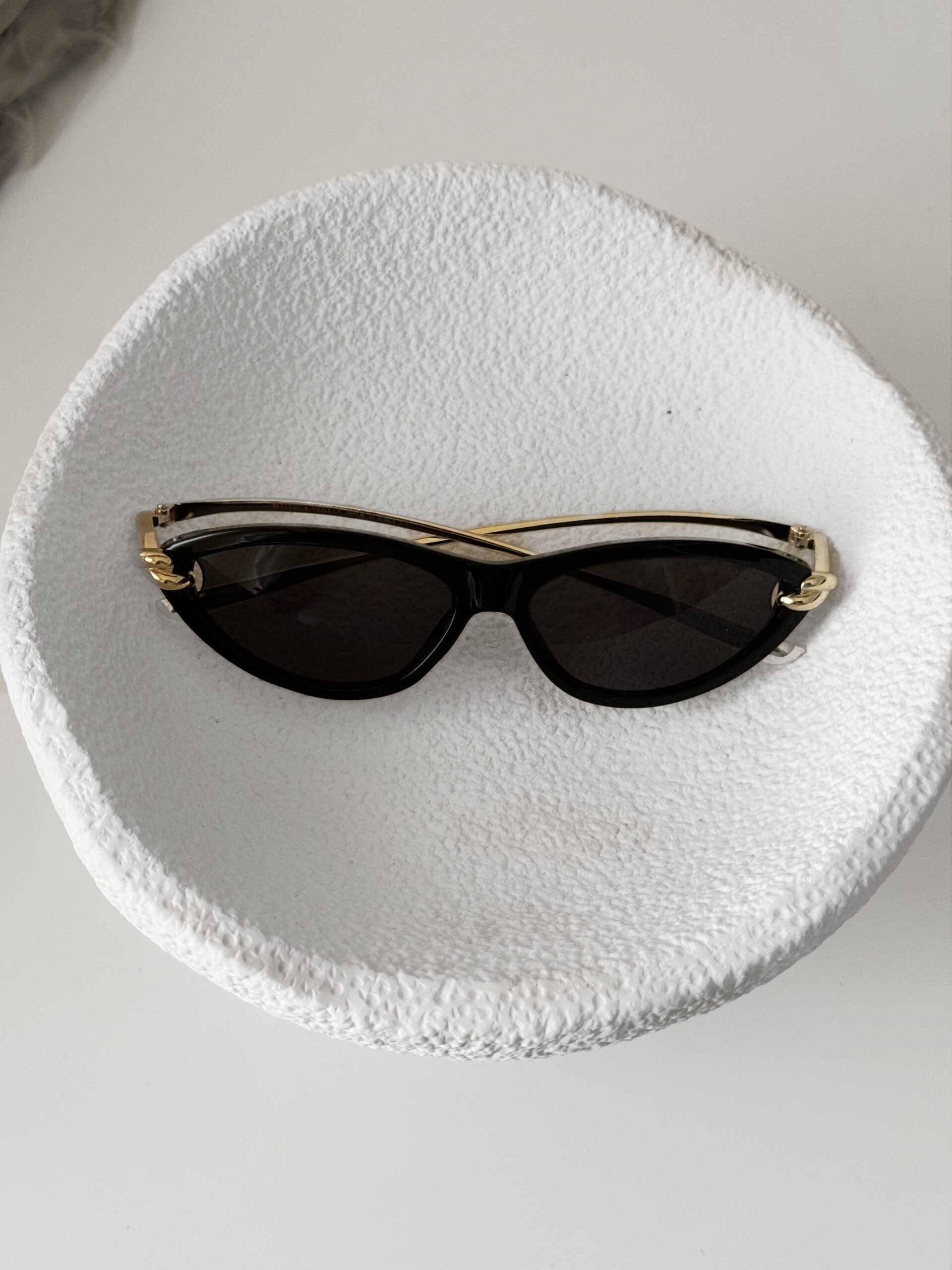 عینک آفتابی bottega veneta مدل knot - تصویر 3